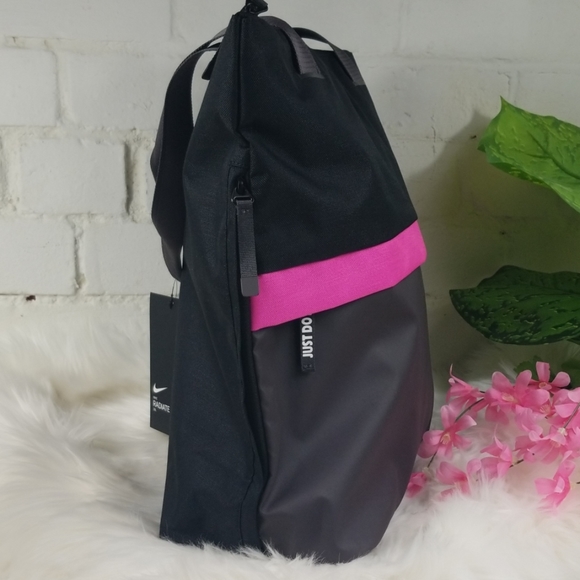 Nike Radiate 20L Gym/Travel/Beach Bag - Picture 2 of 7